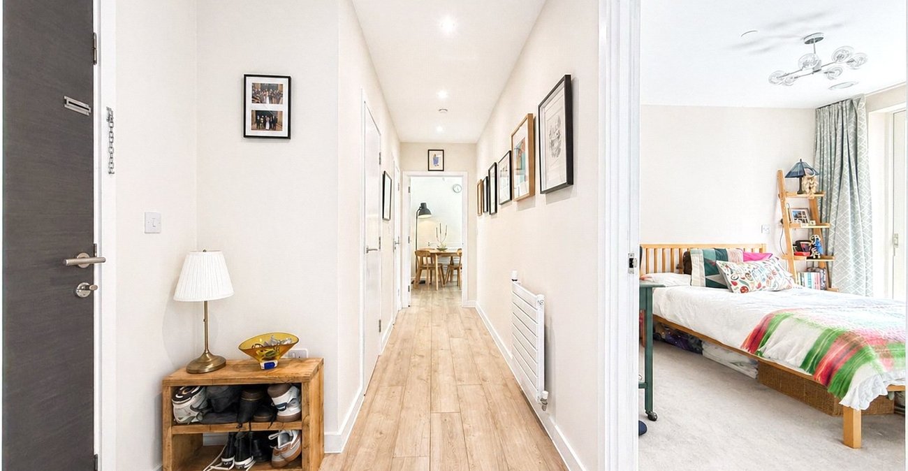 2 bedroom property for sale in London | Robinson Jackson