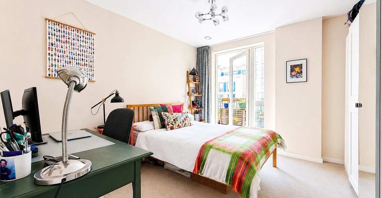 2 bedroom property for sale in London | Robinson Jackson
