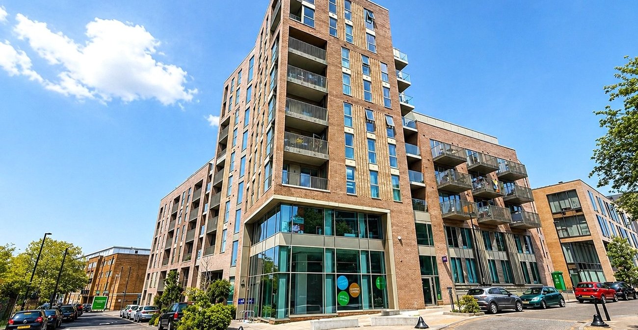 2 bedroom property for sale in London | Robinson Jackson