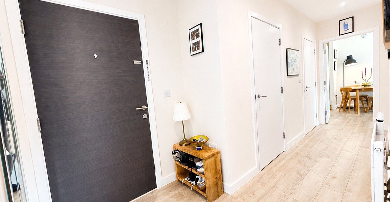 2 bedroom property for sale in London | Robinson Jackson