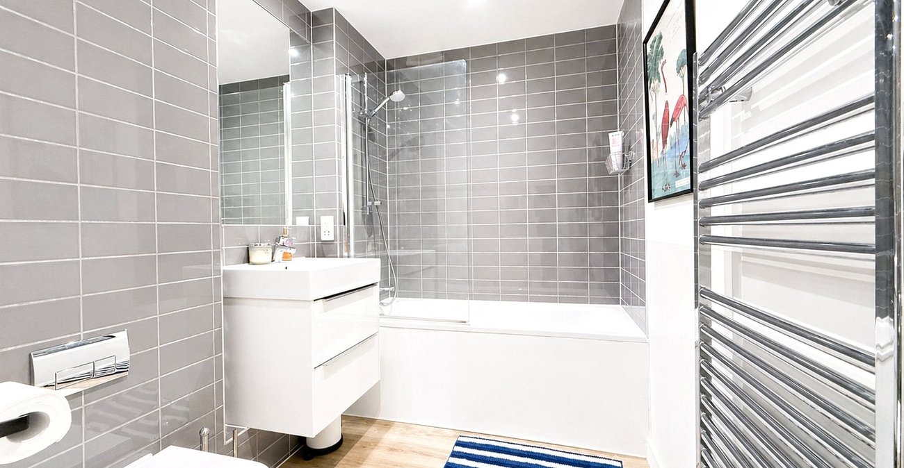 2 bedroom property for sale in London | Robinson Jackson