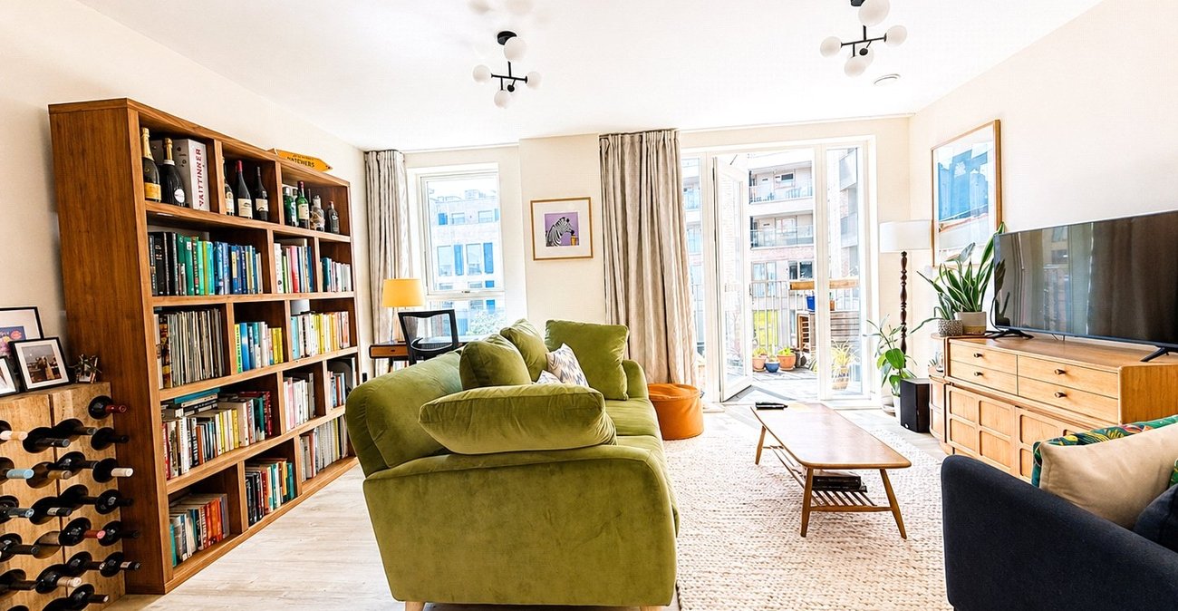 2 bedroom property for sale in London | Robinson Jackson