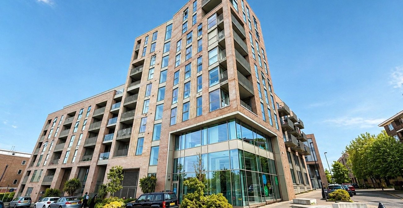 2 bedroom property for sale in London | Robinson Jackson
