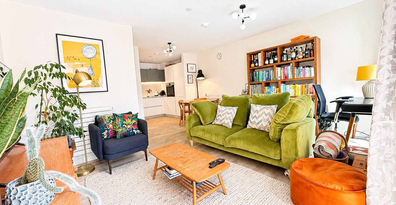 2 bedroom property for sale in London | Robinson Jackson