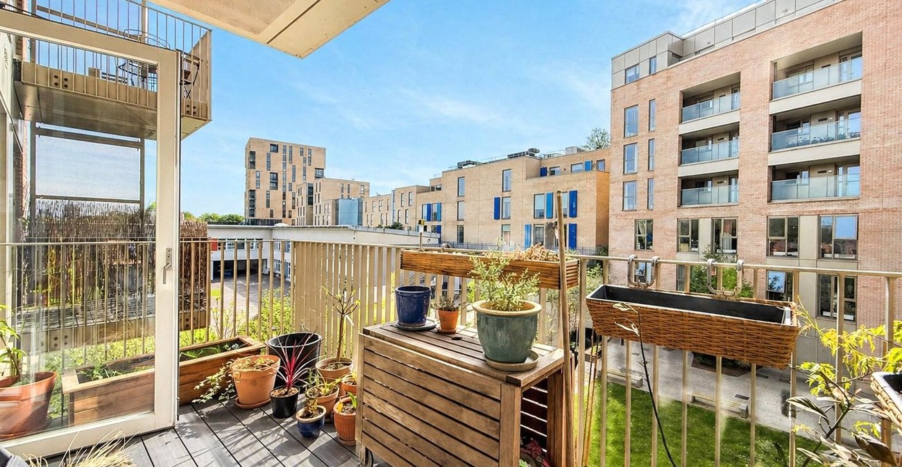 2 bedroom property for sale in London | Robinson Jackson
