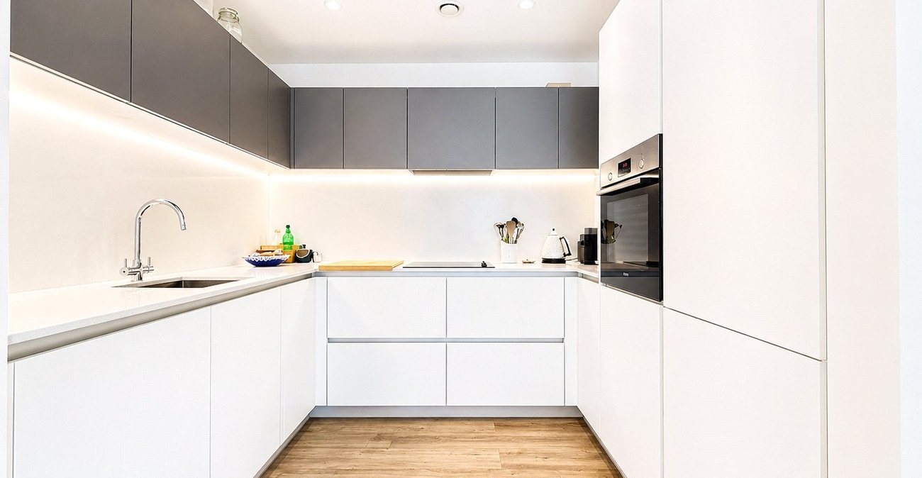 2 bedroom property for sale in London | Robinson Jackson