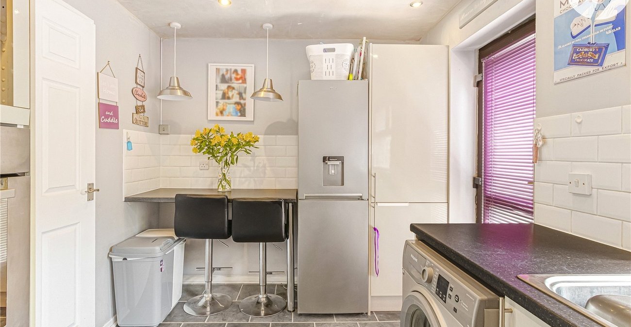 2 bedroom house for sale in London | Robinson Jackson