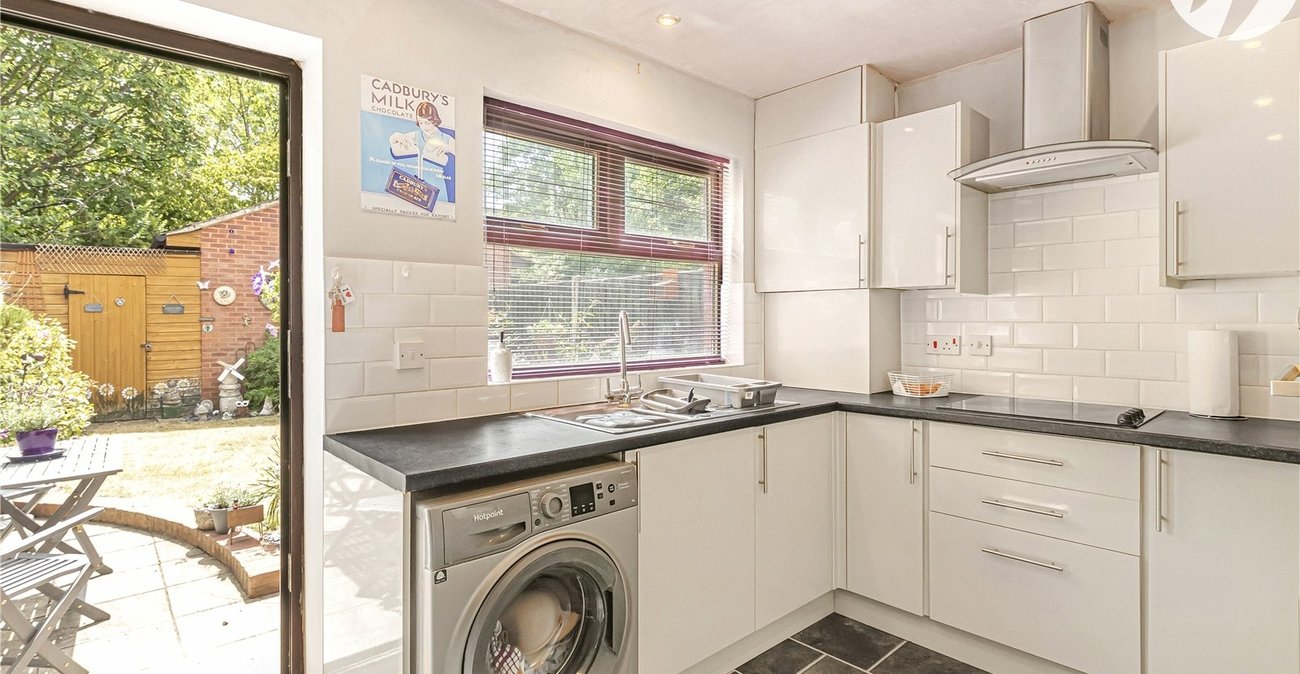 2 bedroom house for sale in London | Robinson Jackson