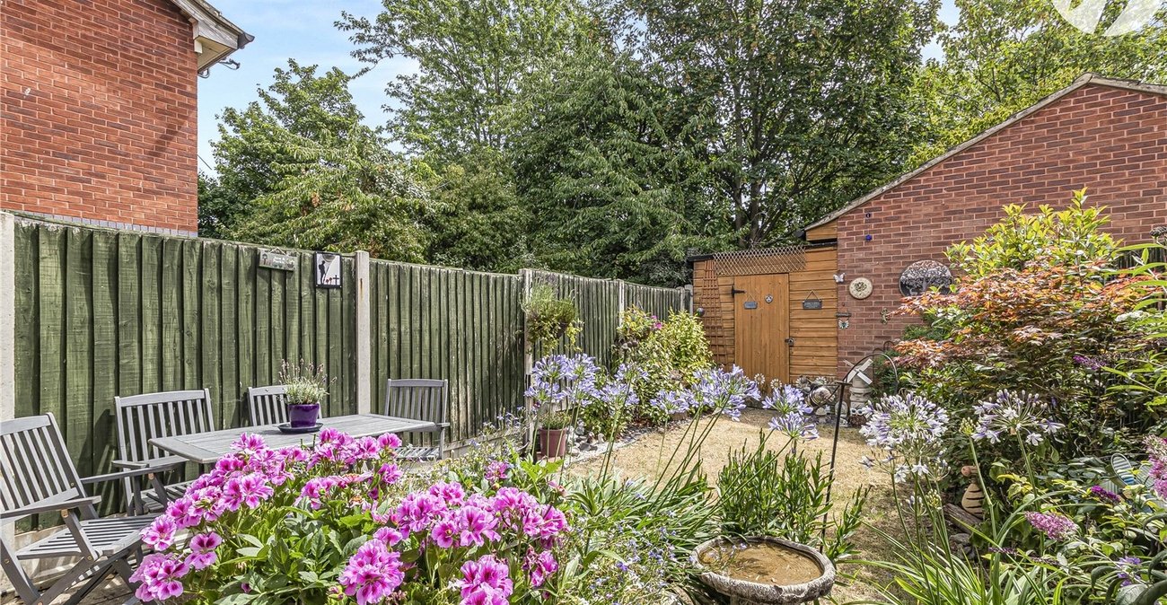 2 bedroom house for sale in London | Robinson Jackson