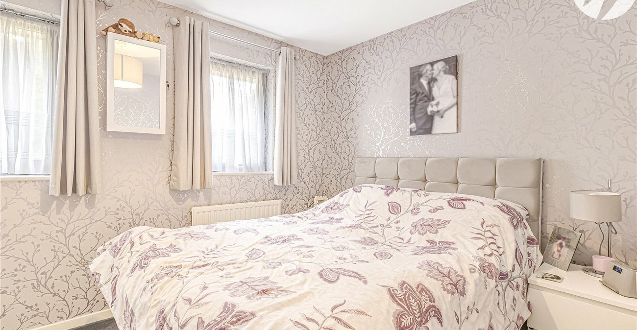 2 bedroom house for sale in London | Robinson Jackson