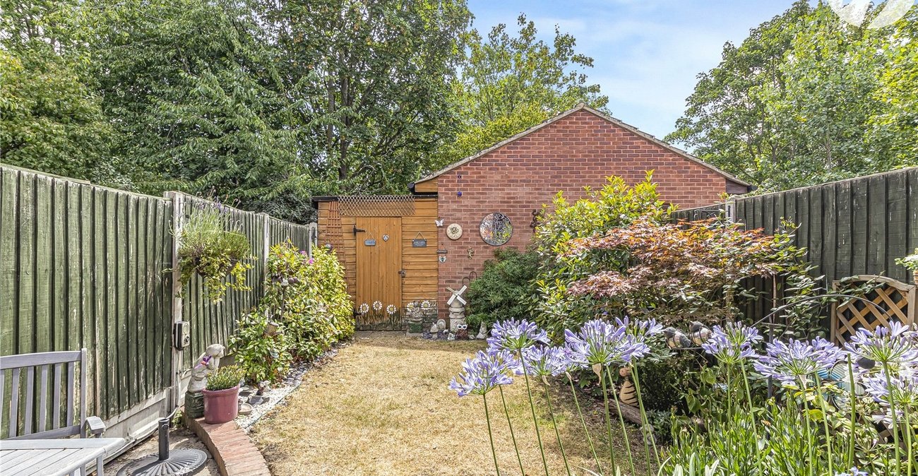 2 bedroom house for sale in London | Robinson Jackson