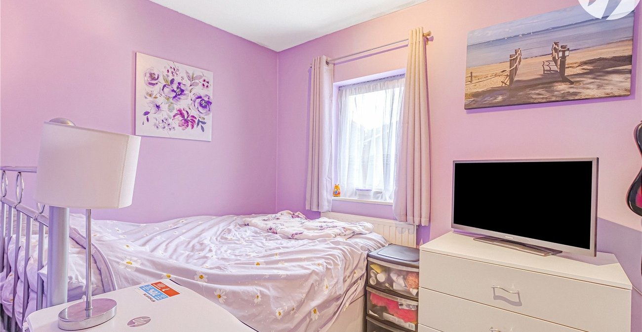 2 bedroom house for sale in London | Robinson Jackson