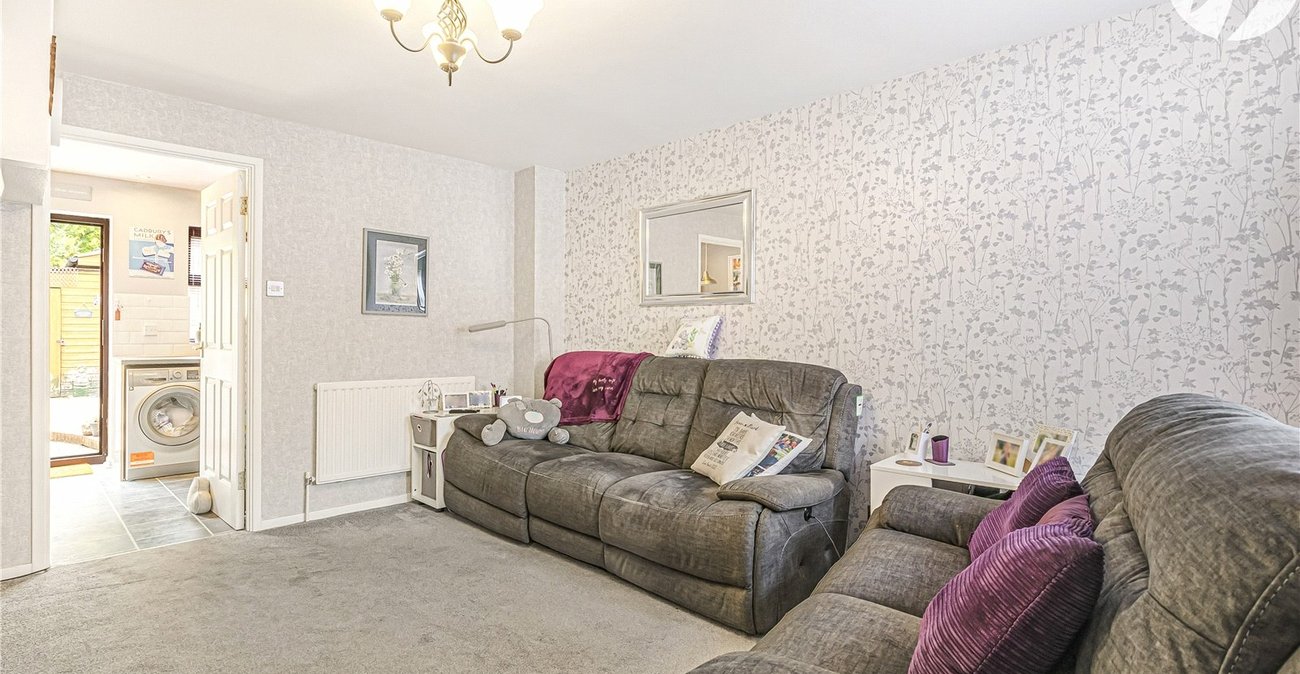 2 bedroom house for sale in London | Robinson Jackson