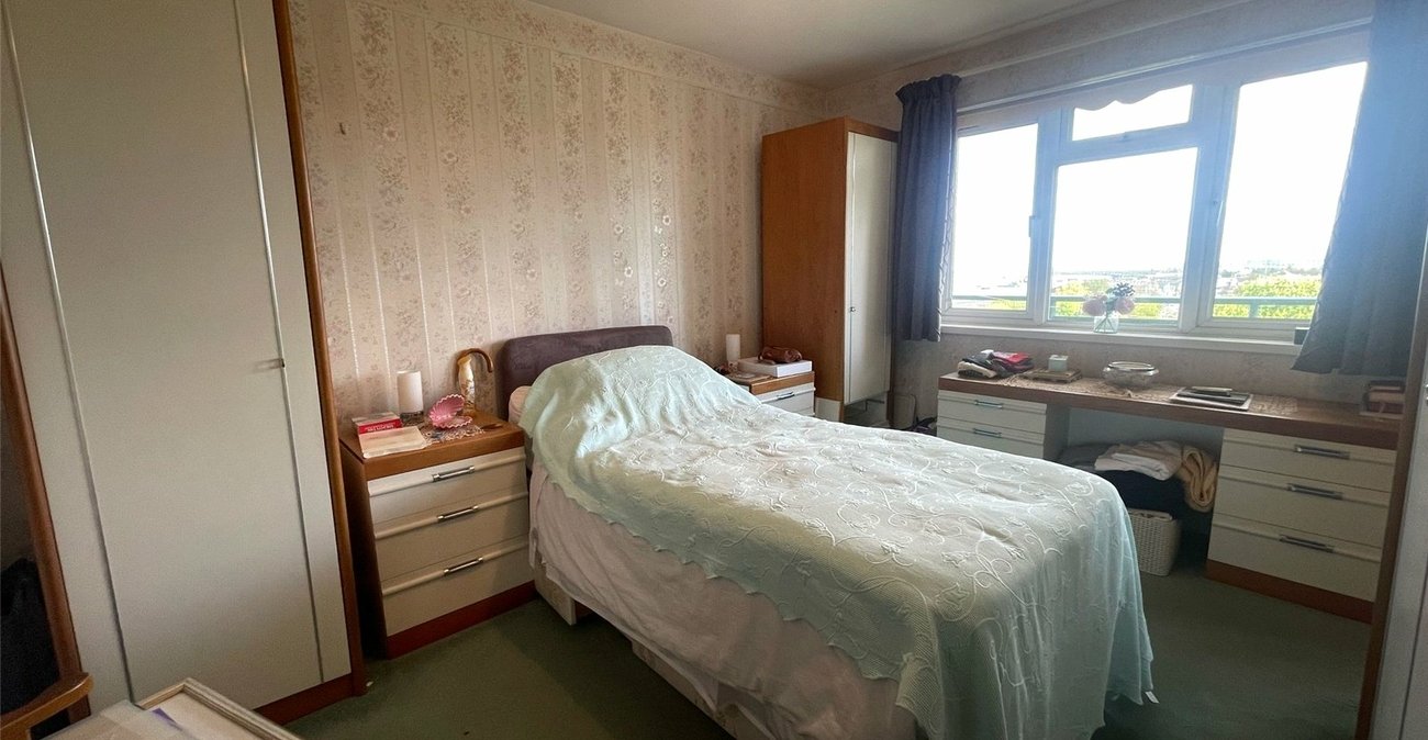 1 bedroom property for sale in Gravesend | Robinson Michael & Jackson