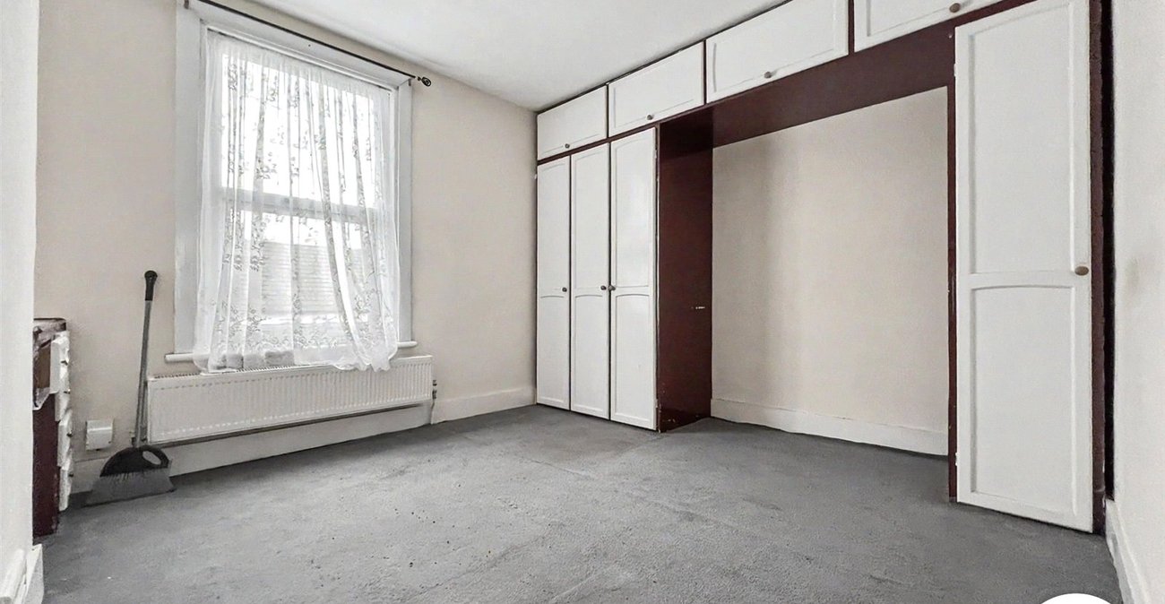 2 bedroom house for sale in Chatham | Robinson Michael & Jackson