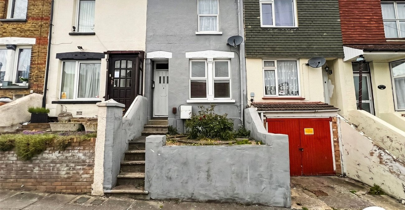 2 bedroom house for sale in Chatham | Robinson Michael & Jackson