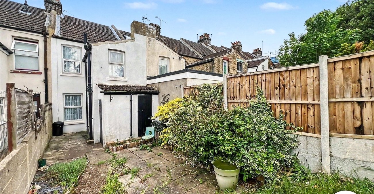2 bedroom house for sale in Chatham | Robinson Michael & Jackson