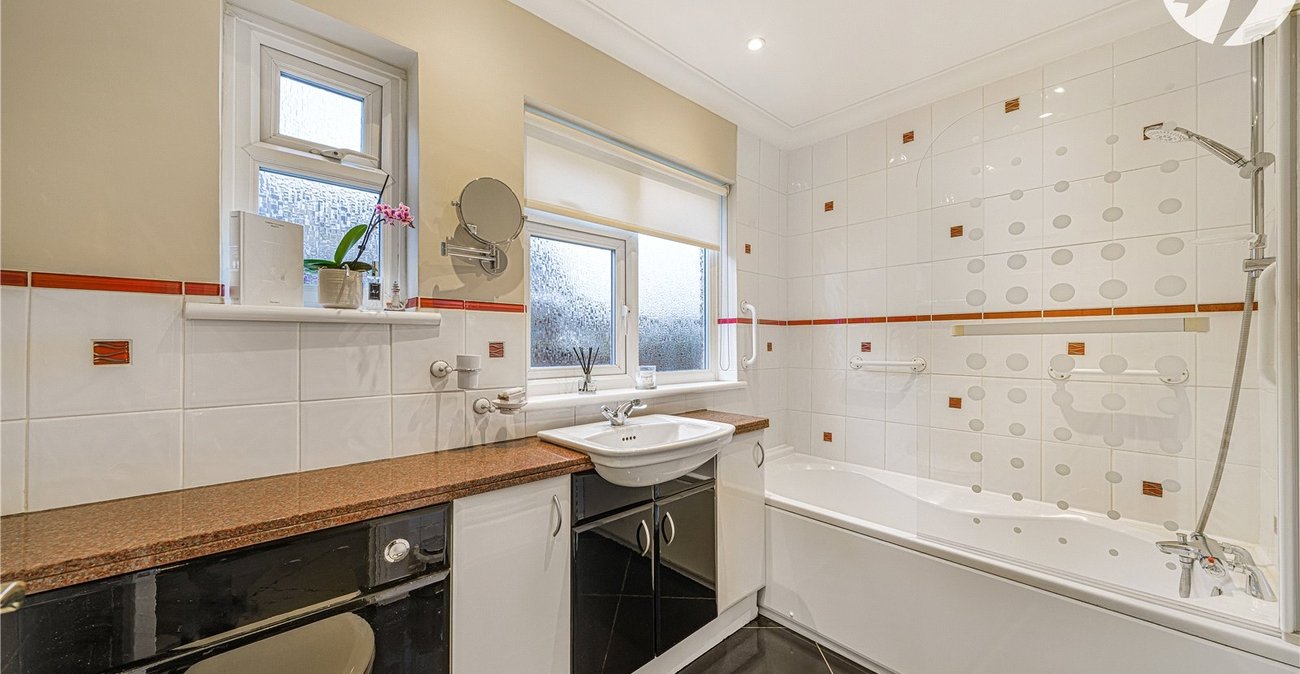 5 bedroom property for sale in Dartford | Robinson Jackson