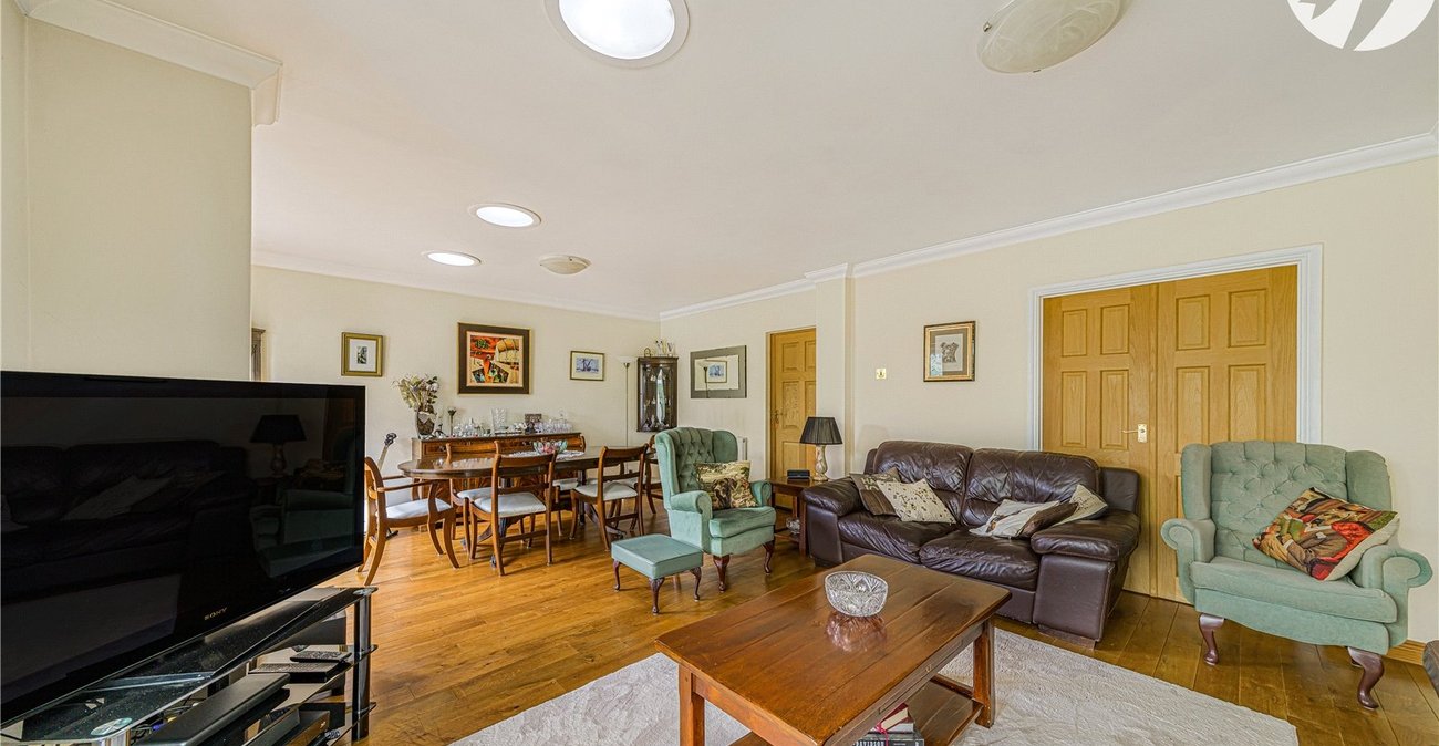 5 bedroom property for sale in Dartford | Robinson Jackson