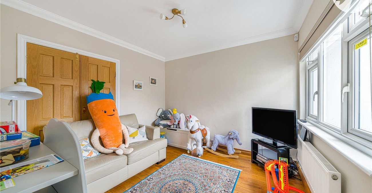 5 bedroom property for sale in Dartford | Robinson Jackson