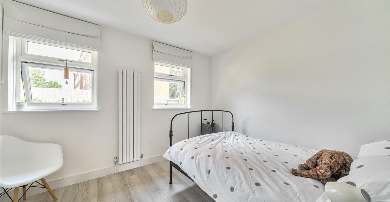 2 bedroom house for sale in London | Robinson Jackson