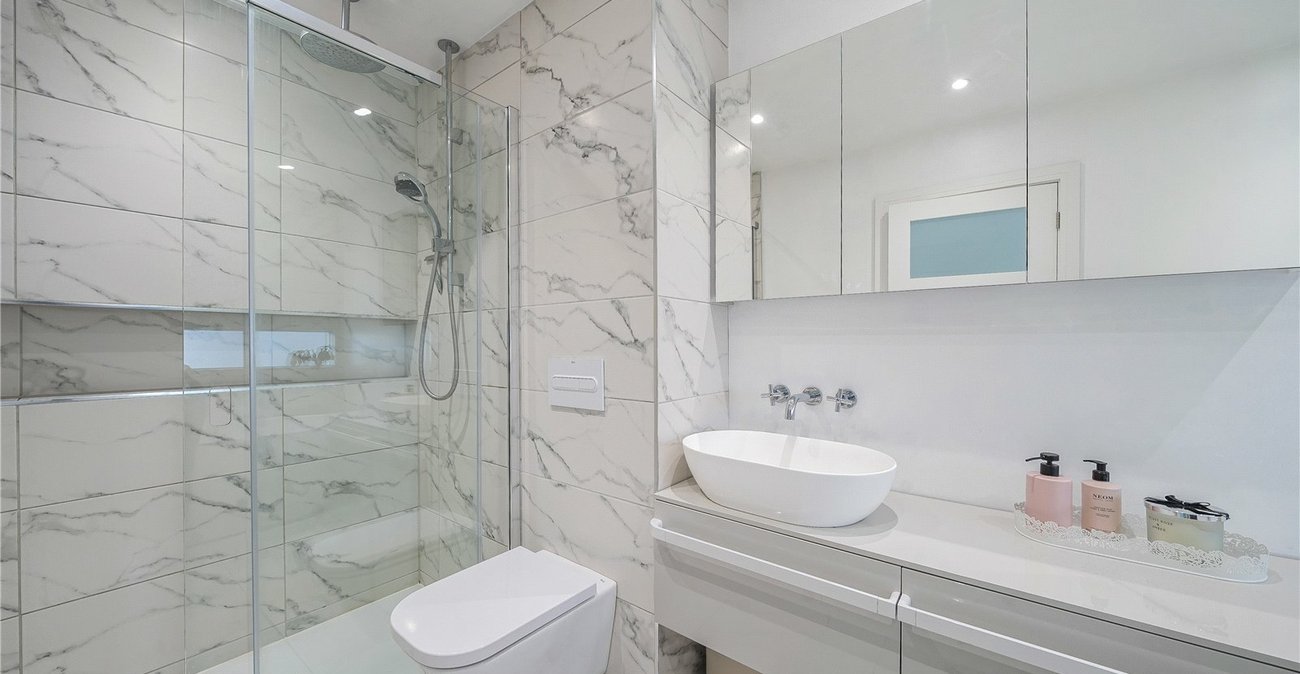 2 bedroom house for sale in London | Robinson Jackson