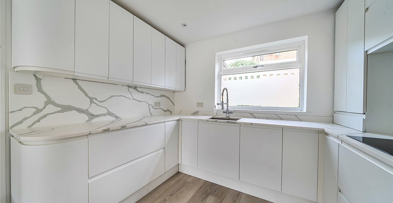 2 bedroom house for sale in London | Robinson Jackson