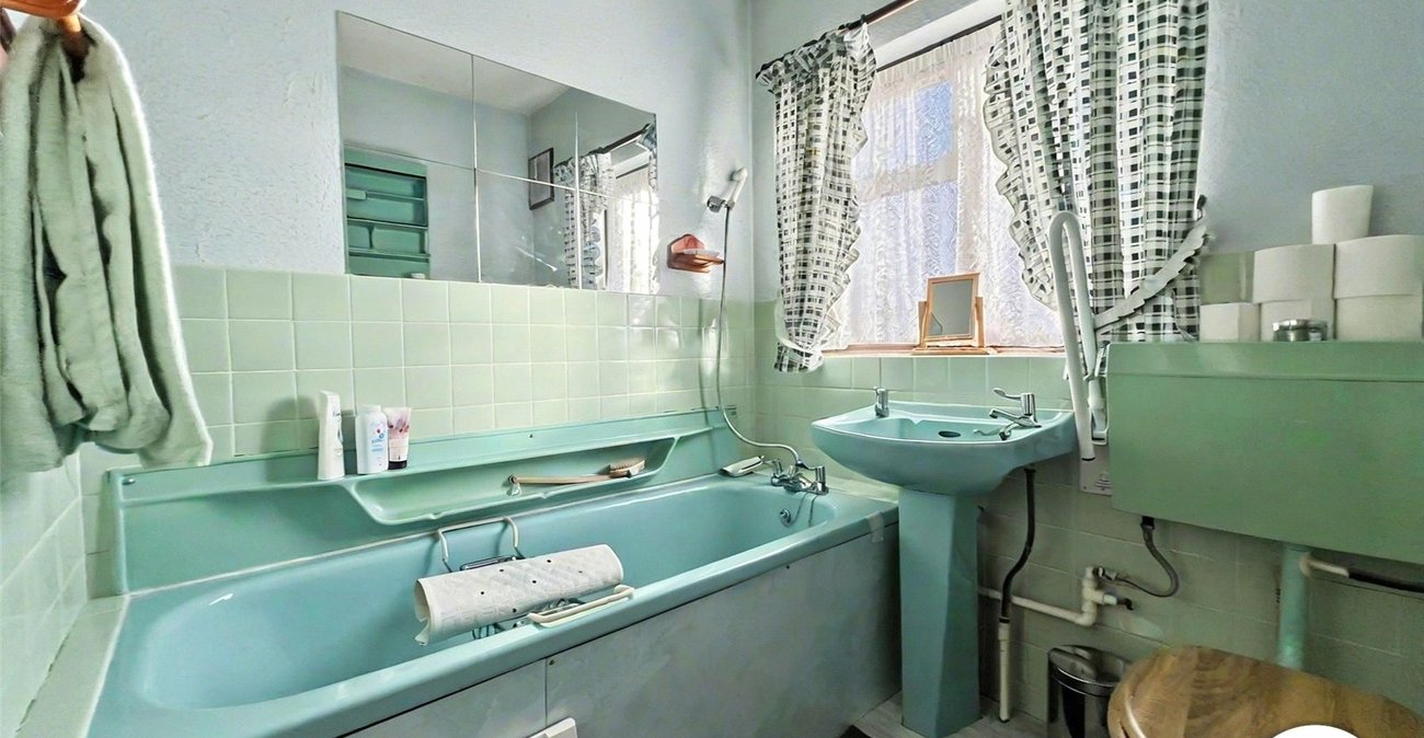 3 bedroom house for sale in Rochester | Robinson Michael & Jackson