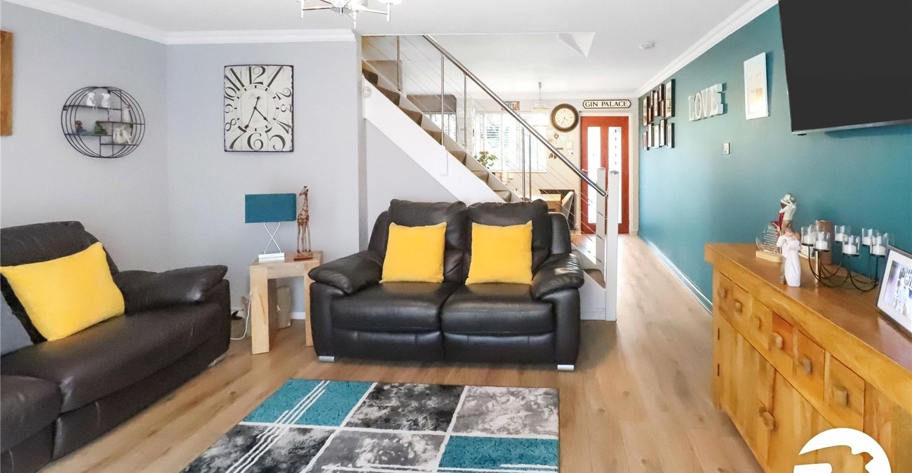 3 bedroom house for sale in London | Robinson Jackson