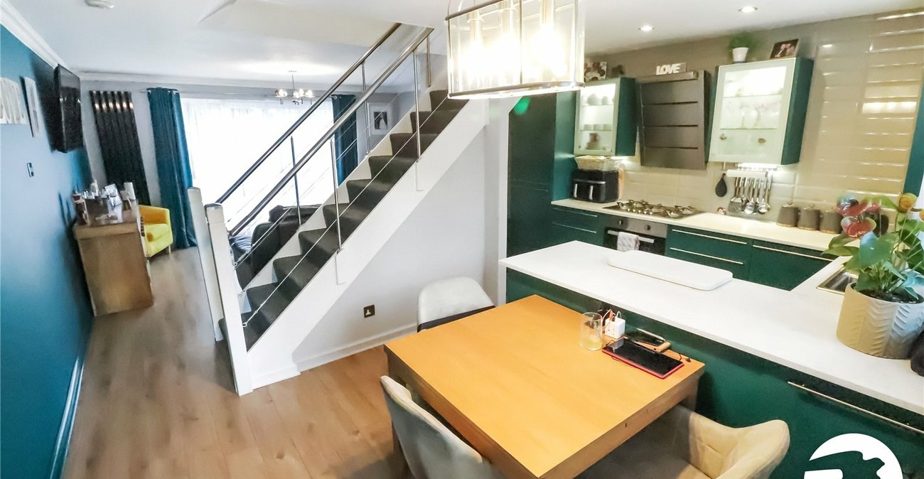 3 bedroom house for sale in London | Robinson Jackson