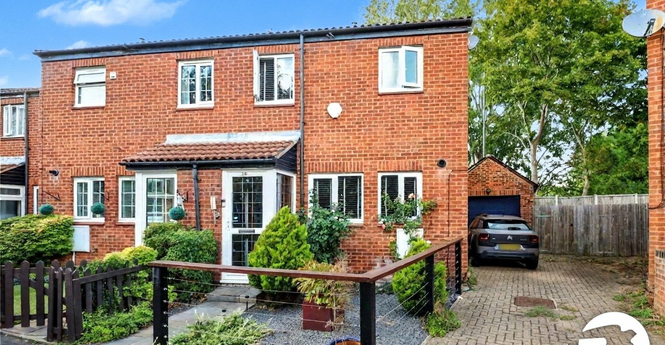 3 bedroom house for sale in London | Robinson Jackson