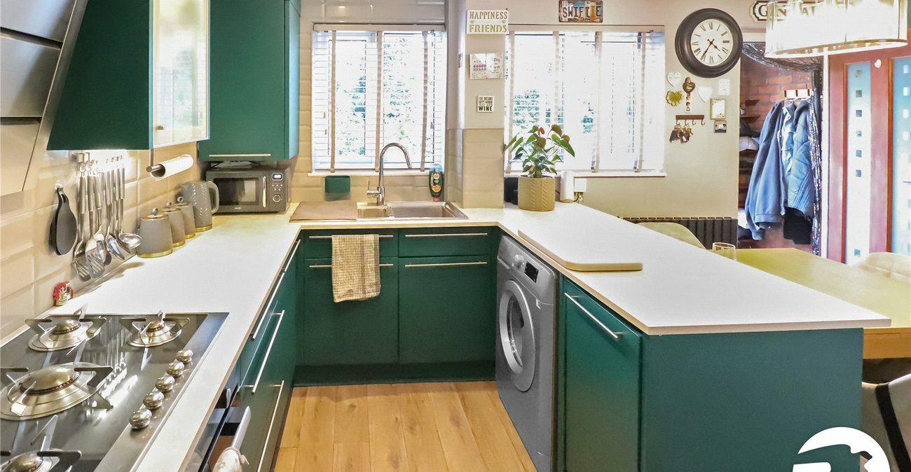 3 bedroom house for sale in London | Robinson Jackson