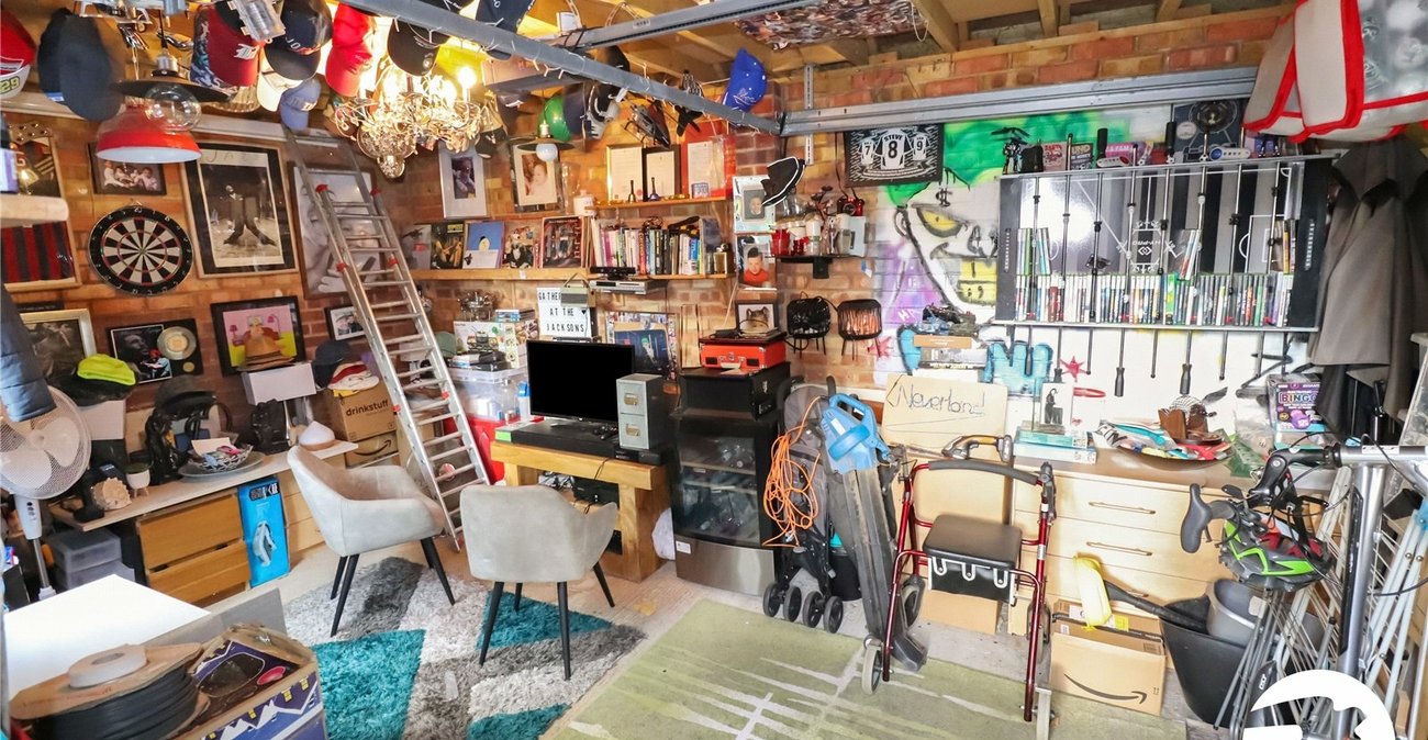 3 bedroom house for sale in London | Robinson Jackson