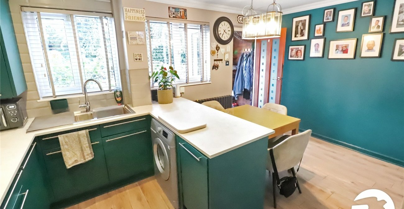 3 bedroom house for sale in London | Robinson Jackson