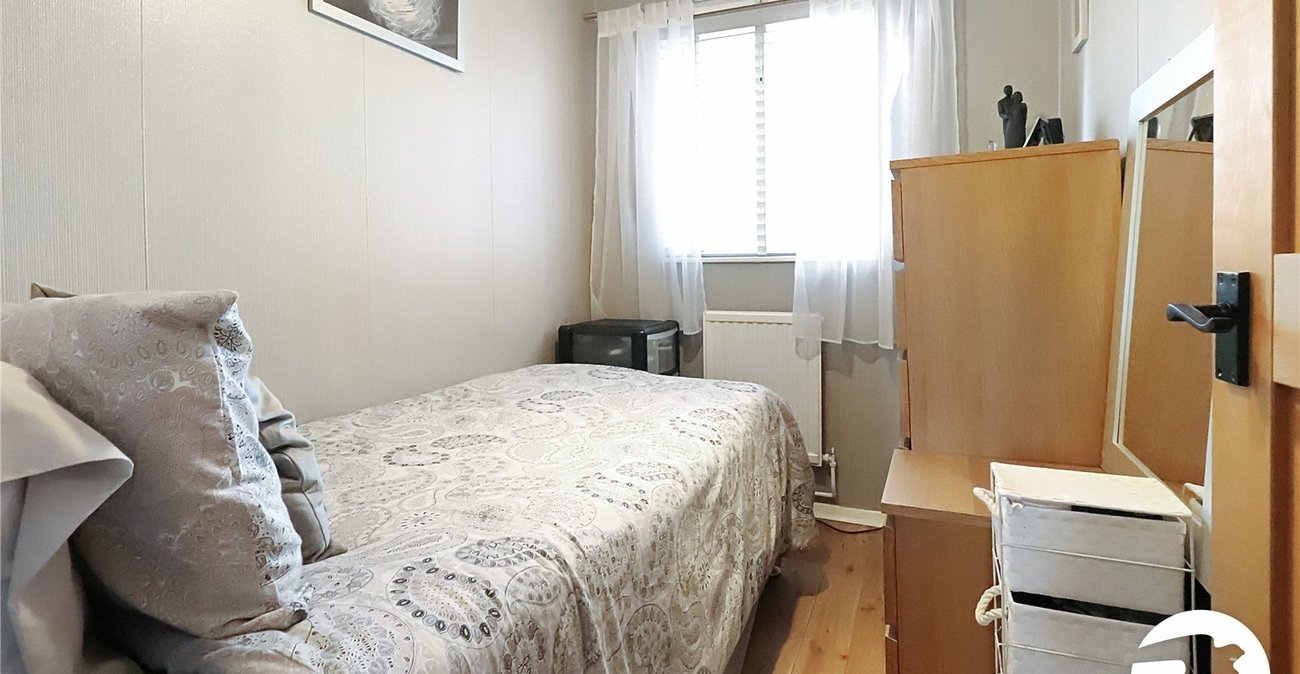 3 bedroom house for sale in London | Robinson Jackson