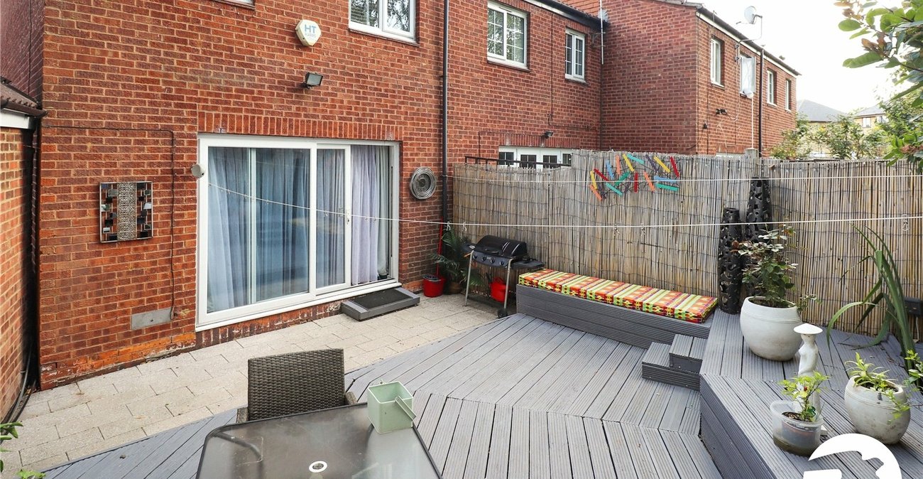 3 bedroom house for sale in London | Robinson Jackson