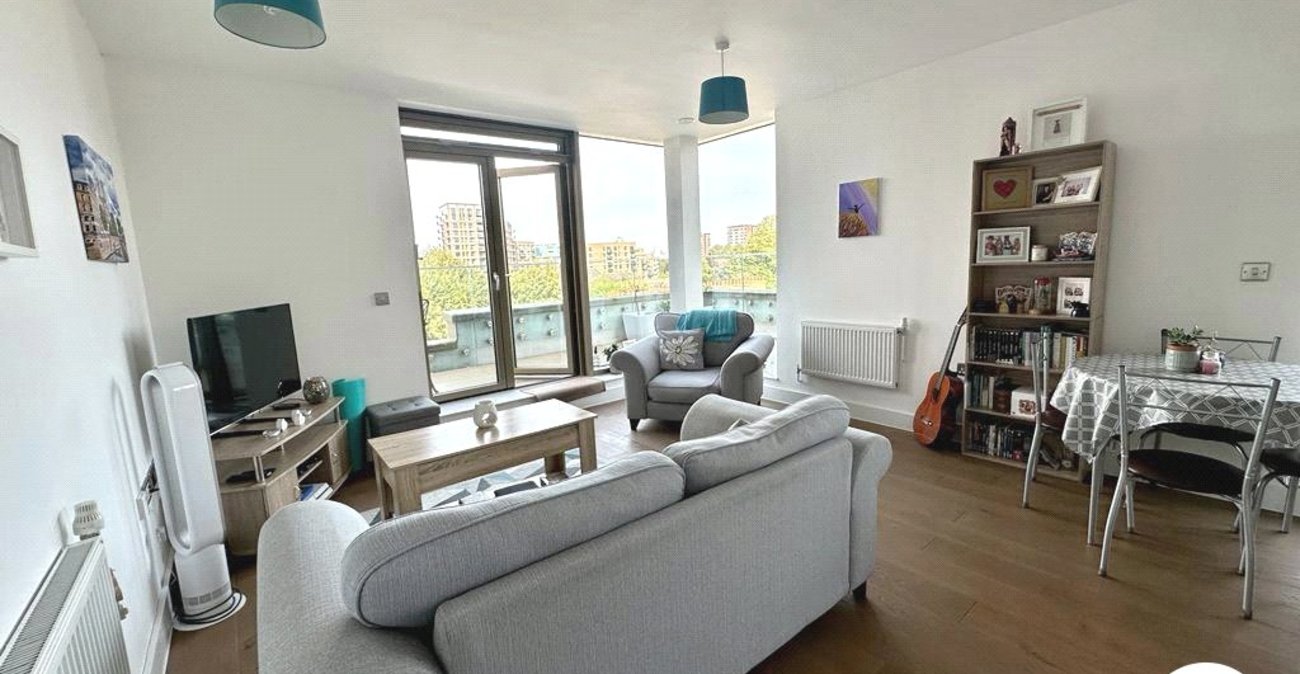 2 bedroom property for sale in London | Robinson Jackson