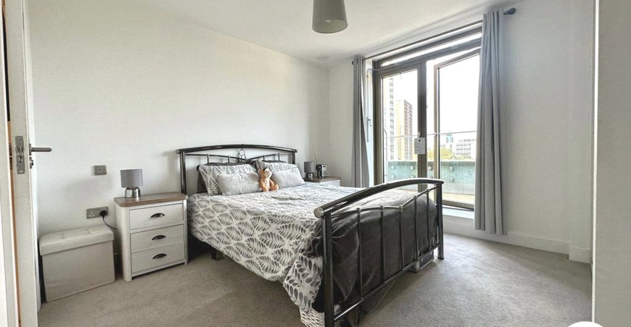 2 bedroom property for sale in London | Robinson Jackson