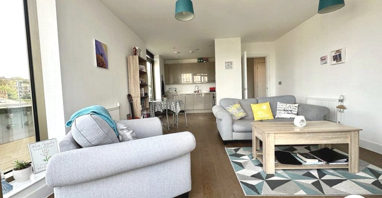 2 bedroom property for sale in London | Robinson Jackson