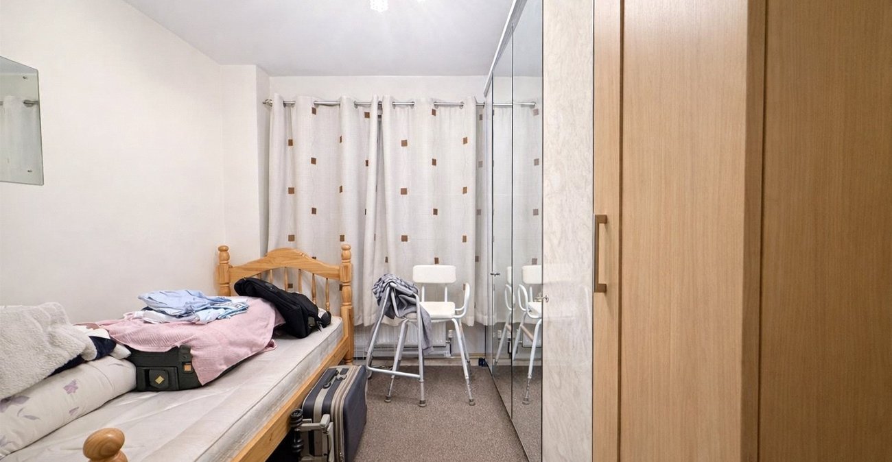 2 bedroom property for sale in London | Robinson Jackson