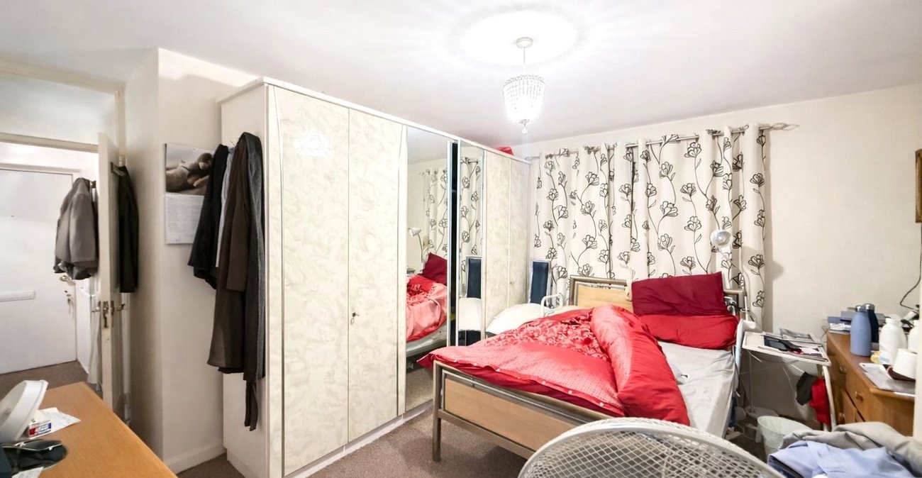 2 bedroom property for sale in London | Robinson Jackson