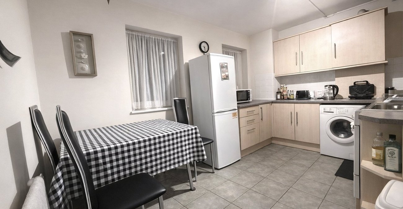 2 bedroom property for sale in London | Robinson Jackson