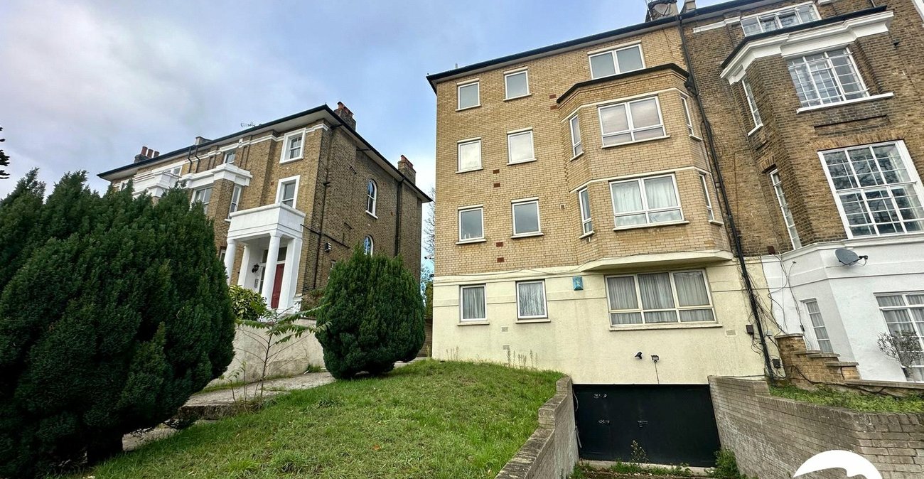 2 bedroom property for sale in London | Robinson Jackson