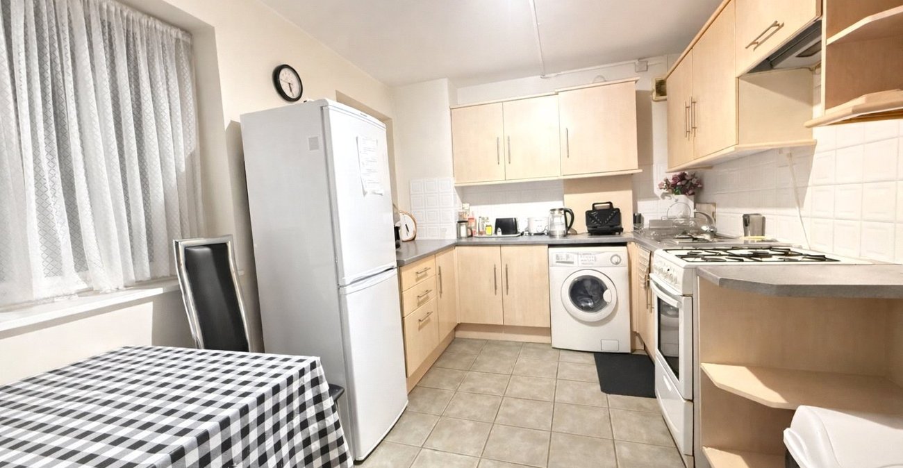2 bedroom property for sale in London | Robinson Jackson