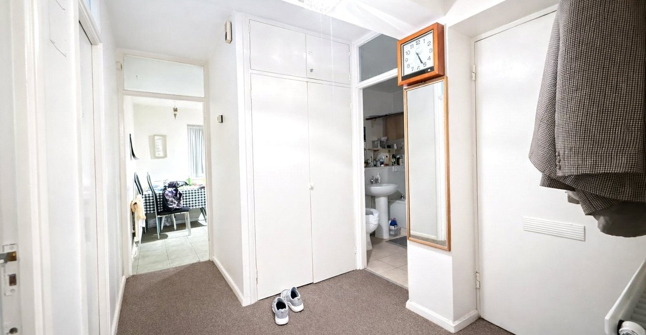 2 bedroom property for sale in London | Robinson Jackson