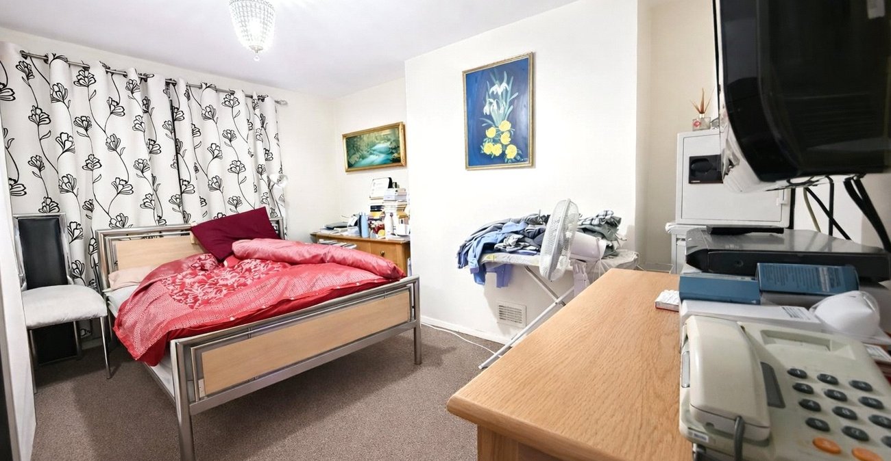 2 bedroom property for sale in London | Robinson Jackson