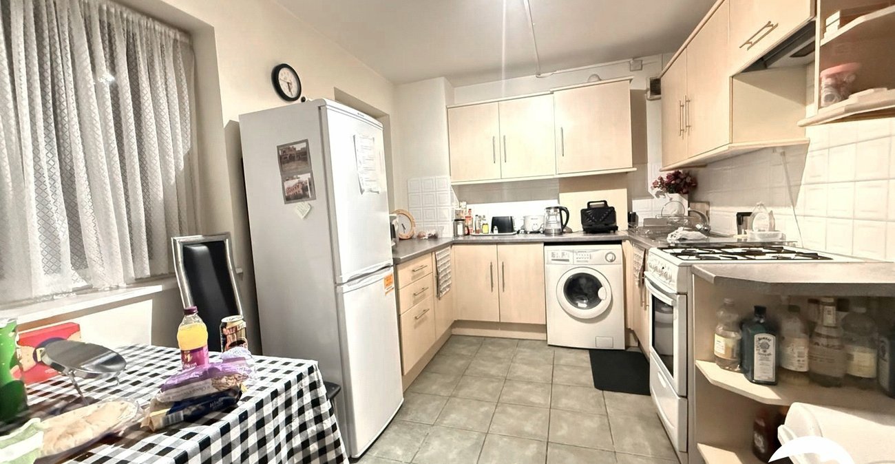 2 bedroom property for sale in London | Robinson Jackson