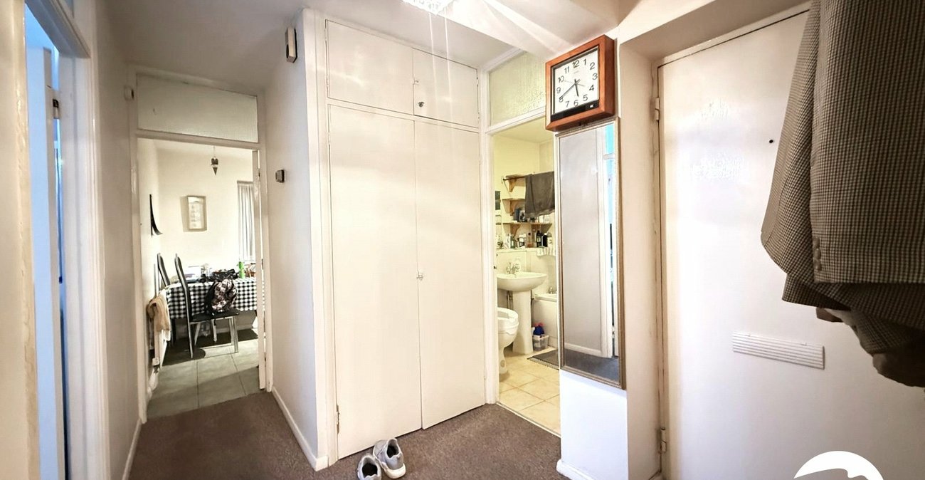 2 bedroom property for sale in London | Robinson Jackson