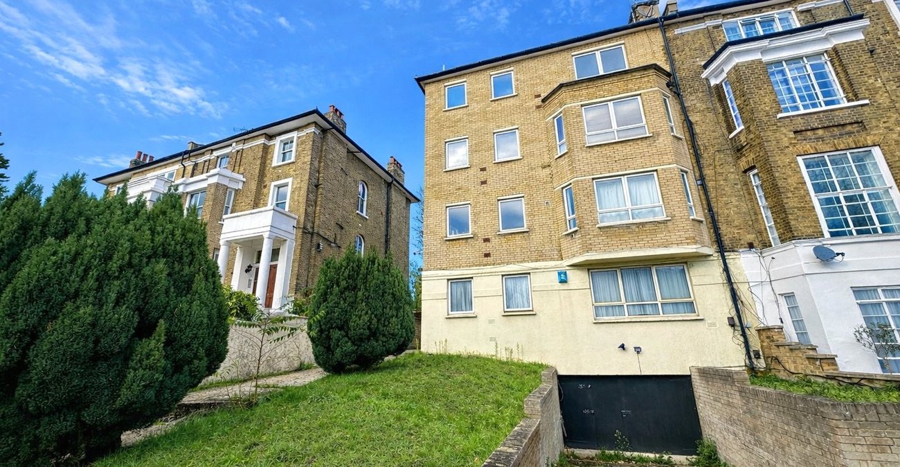 2 bedroom property for sale in London | Robinson Jackson