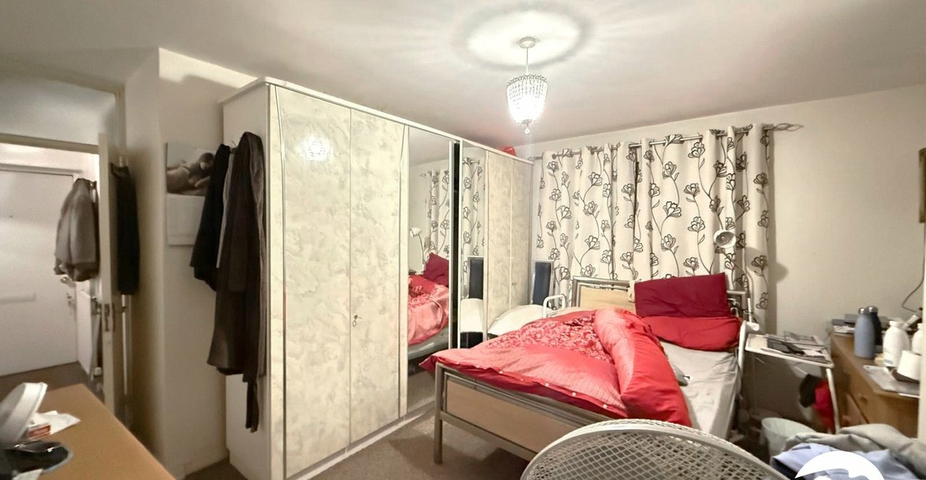 2 bedroom property for sale in London | Robinson Jackson